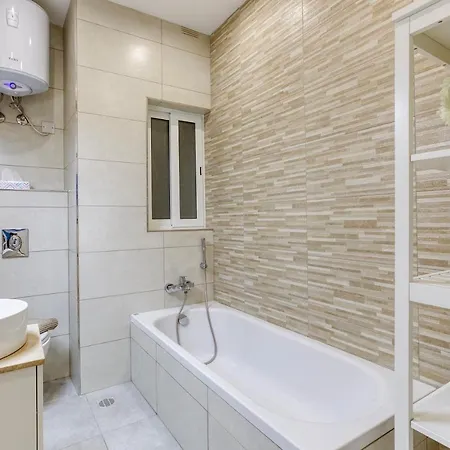 Apartment A Lovely 2br Maisonette With Private Terrace & Bbq By 360 Estates *