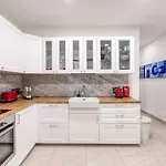 Lejlighed A Lovely 2br Maisonette With Private Terrace & Bbq By 360 Estates