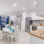 A Lovely 2br Maisonette With Private Terrace & Bbq By 360 Estates Lejlighed